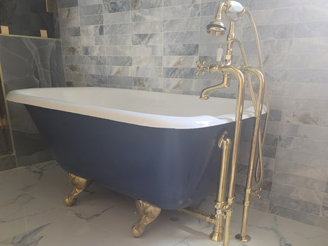 Erina 54-inch cast iron roll top bathtub